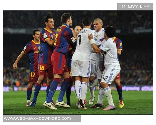 巴萨与皇家对决再掀经典战火球迷期待精彩瞬间和激烈碰撞